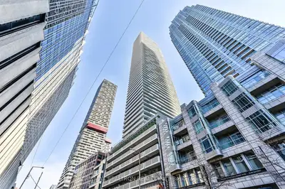 2221 Yonge Street 4808, Toronto C10, ON M4S 2B4