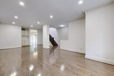 370 Cleveland Street, Toronto C10, On M4s 2w9