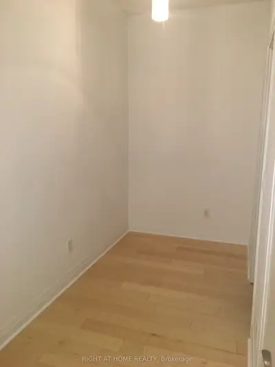 220 Victoria Street 905, Toronto C08, ON M5B 2R6