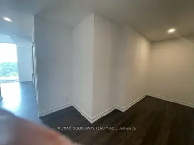 33 Helendale Avenue 718, Toronto C03, ON M4R 1C5