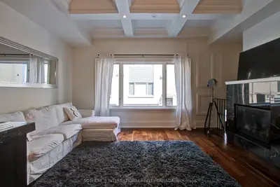 Att/Row/Townhouse in Toronto