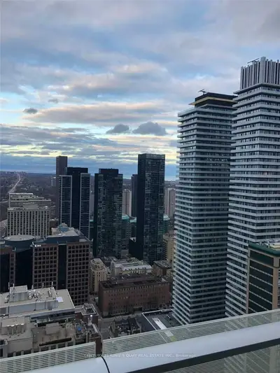 1 Bloor Street E 4002, Toronto C01, ON M4W 1A3