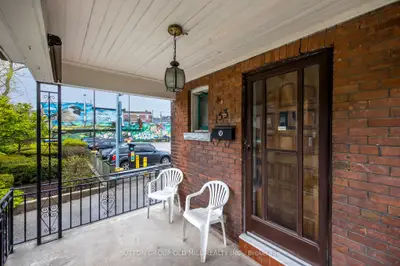 153 Beatrice Street, Toronto C01, ON M6J 2T2