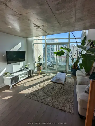 600 Fleet Street 818, Toronto C01, ON M5V 1B7
