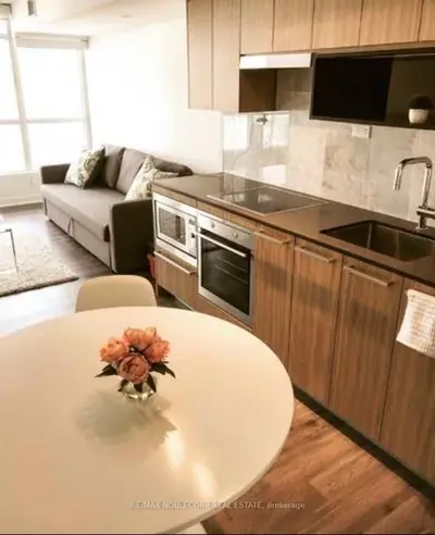 80 Queens Wharf Road 1807, Toronto C01, ON M5V 0J3
