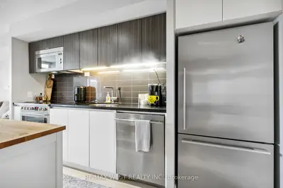 85 Queens Wharf Road 701, Toronto C01, ON M5V 0J9