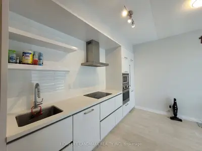 2221 Yonge Street 3307, Toronto C10, ON M4S 2B4