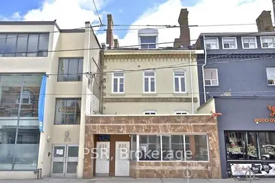 231 Carlton Street 4, Toronto C08, ON M5A 2L2