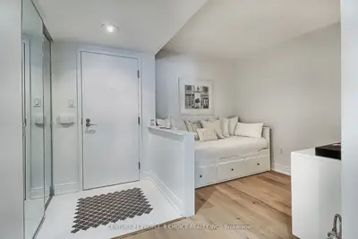 225 Davenport Road 502, Toronto C02, ON M5R 3R2