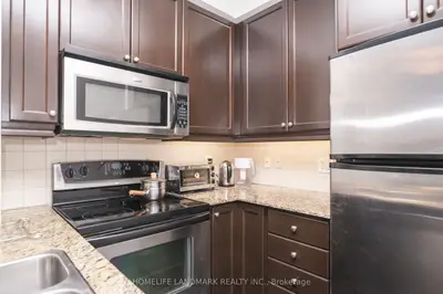 736 Spadina Avenue 417, Toronto C01, ON M5S 2J6