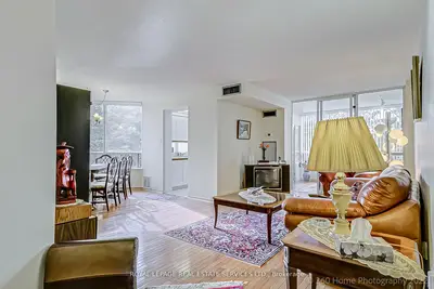 1121 Steeles Avenue W 212, Toronto C07, On M2r 3w7
