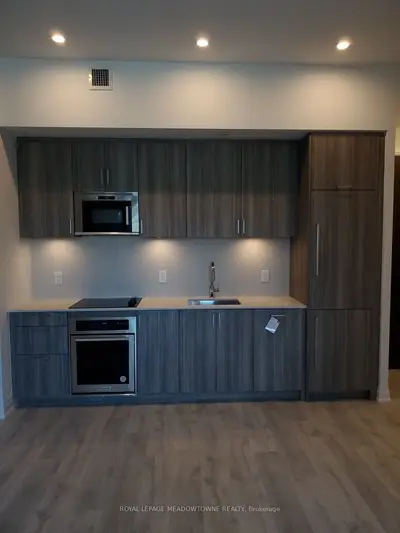 280 Howland Avenue 624, Toronto C02, ON M5R 0C3