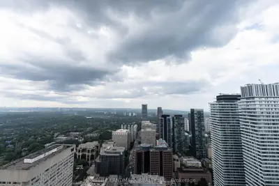 1 Bloor Street E 5002, Toronto C08, ON M4W 1A9