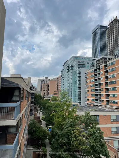 49 Mccaul Street 661, Toronto C01, ON M5T 1V7