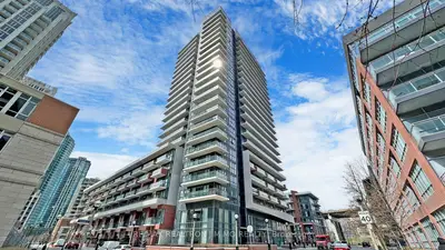 38 Iannuzzi Street 610, Toronto C01, On M5v 0s2
