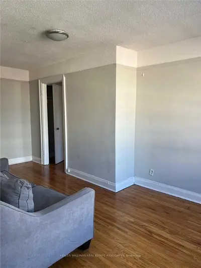 119 Eglinton Avenue W 8, Toronto C03, ON M4R 1A4