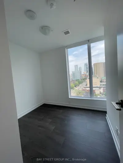 203 College Street 1008, Toronto C01, ON M5T 1P9