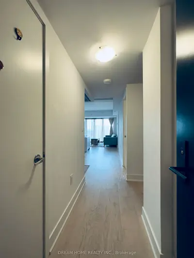 955 Bay Street W 2409, Toronto C01, ON M5S 0C6