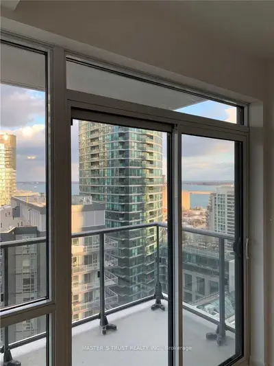 38 Iannuzzi Street 2109, Toronto C01, ON M5V 0S2