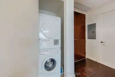180 University Avenue 4402, Toronto C01, ON M5H 0A2