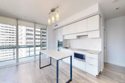 8 Eglinton Avenue E 1102, Toronto C10, ON M4P 1A6
