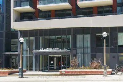 38 Iannuzzi Street Lph01, Toronto C01, ON M5V 0S2