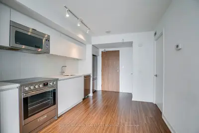 75 Queens Wharf Road N 2512, Toronto C01, ON M5V 0J8