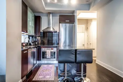 21 Balmuto Street E 705, Toronto C01, ON M4Y 1W4