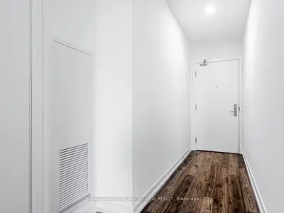 33 Helendale Avenue 2001, Toronto C03, ON M4R 0A4