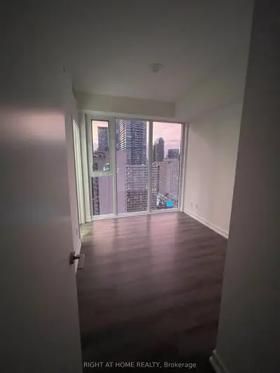 20 Edward Street 2215, Toronto C01, On M5g 0c5