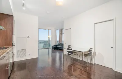 12 York Street 2904, Toronto C01, ON M5J 0A9