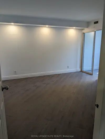 711 BAY Street 820, Toronto C01, ON M5G 2J8
