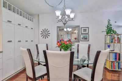 212 St. George Street N 506, Toronto C02, ON M5R 2N5