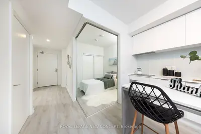 33 HELENDALE Avenue 915, Toronto C03, ON M4R 1C5