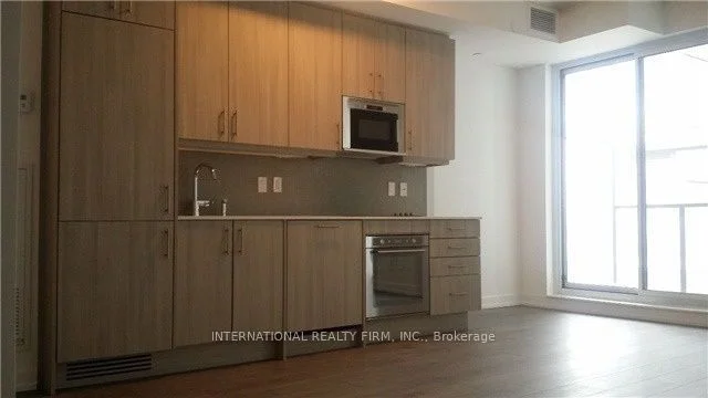 297 College Street 827, Toronto C01, On M5t 0c2
