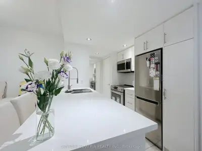 8 York Street 1505, Toronto C01, ON M5J 2Y2
