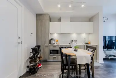 50 Charles Street E 1604, Toronto C08, On M4y 0c3