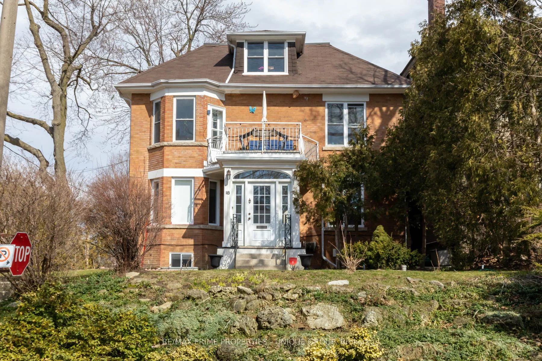 18 Shorncliffe Avenue #2, Toronto C02, ON M4V 1T1