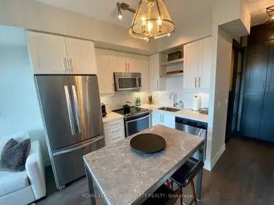 525 Adelaide Street W Lph28, Toronto C01, ON M5V 0N7