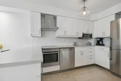 40 Scollard Street 1208, Toronto C02, ON M5R 3S1