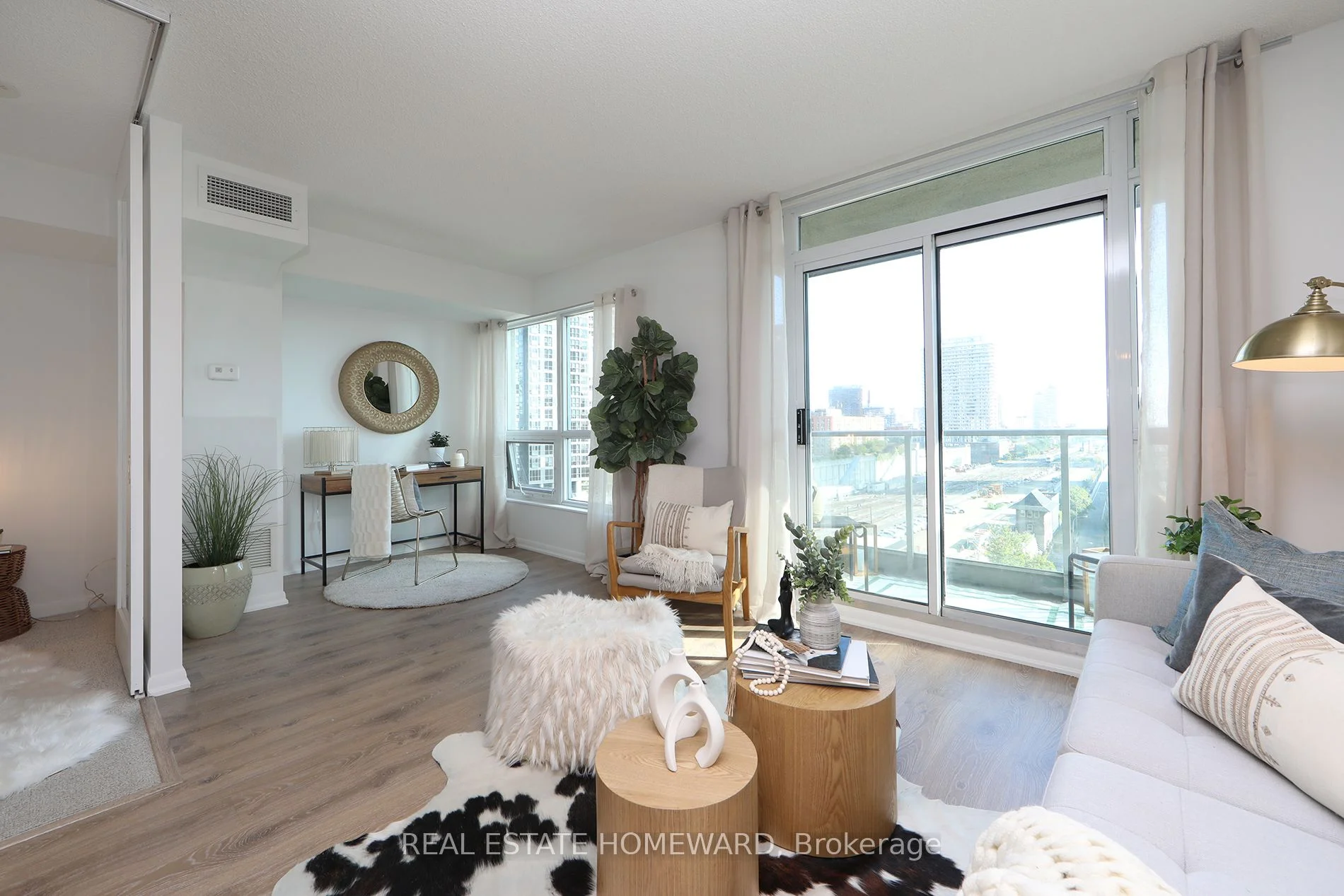 18 Yonge Street 1206, Toronto C01, On M5e 1z8