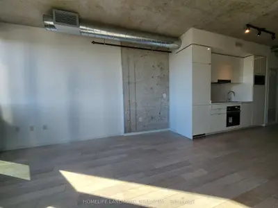 21 Lawren Harris Square 814, Toronto C08, ON M5A 0T4