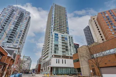 33 Helendale Avenue 2105, Toronto C03, ON M4R 1C5