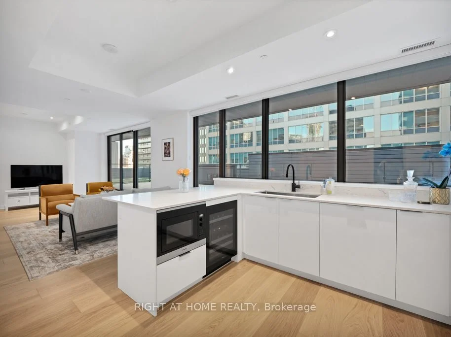 22 Lombard Street 502, Toronto C08, On M5c 1m1