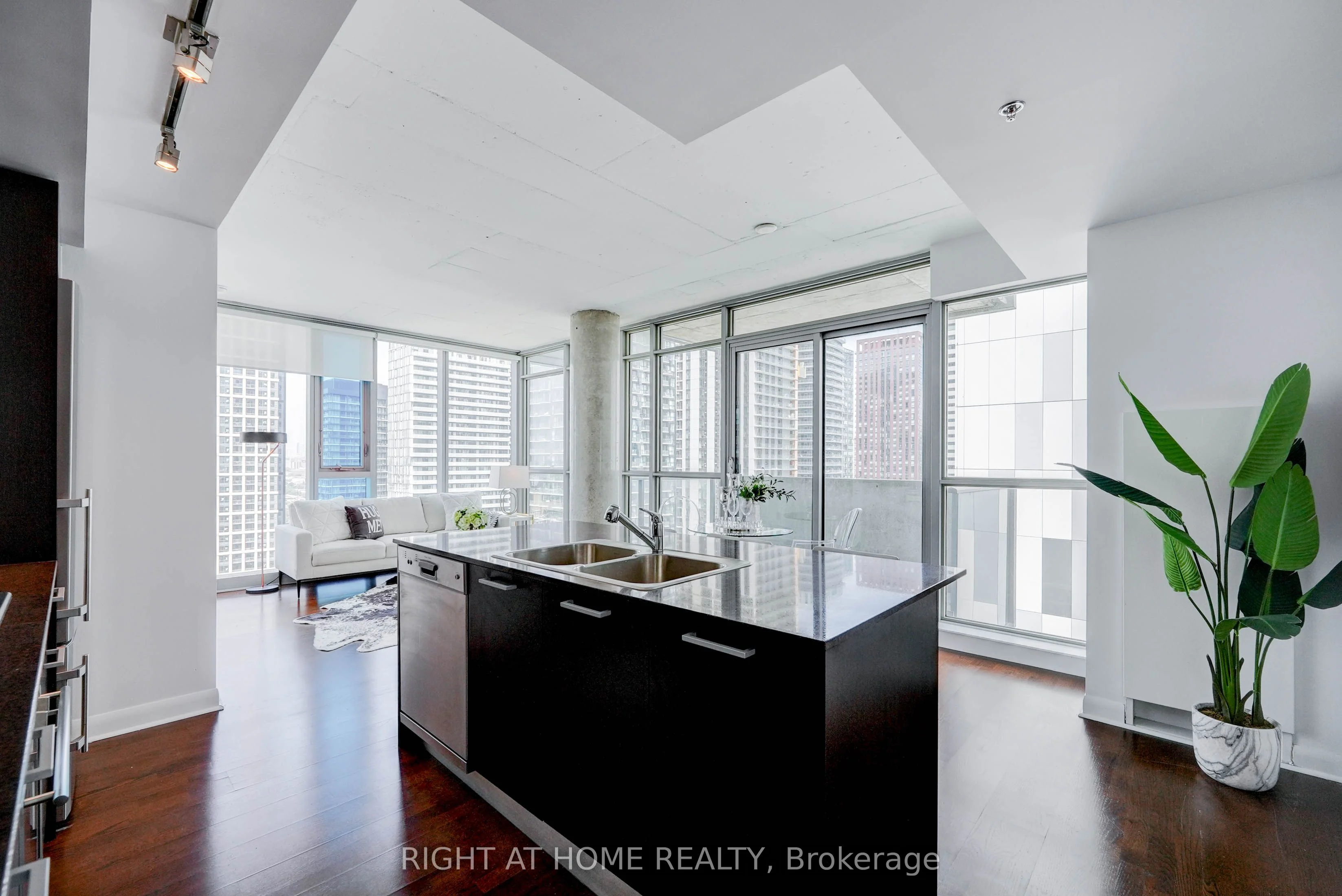 375 King Street W 3007, Toronto C01, On M5v 1k5
