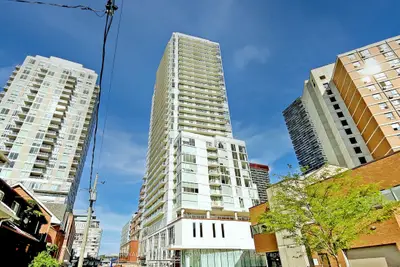 33 Helendale Avenue 1406, Toronto C03, On M4r 0a4
