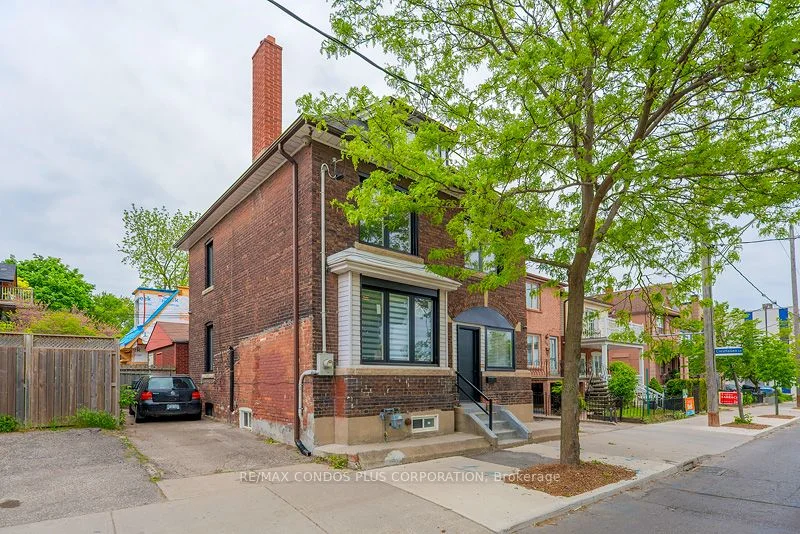 107 Christie Street main/up, Toronto C02, ON M6G 3B1