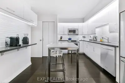 110 Bloor Street W 803, Toronto C02, ON M5S 2W7