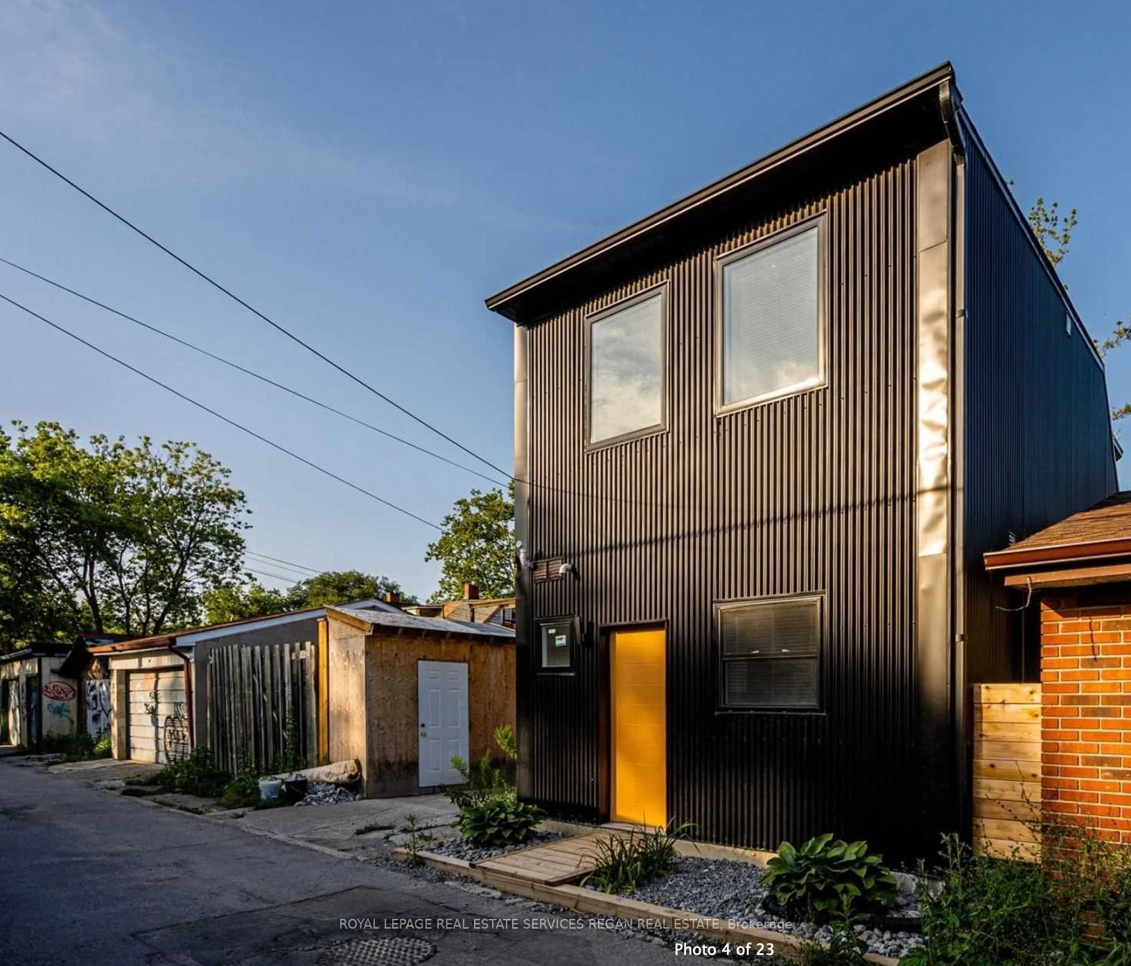452 Montrose Avenue C, Toronto C01, ON M6G 3H1
