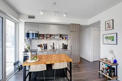 180 Mill Street S606, Toronto C08, ON M5A 0V7